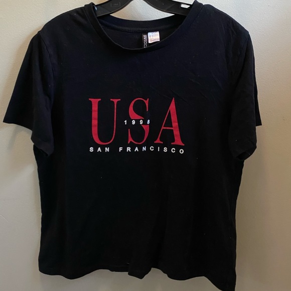 Divided Tops - T-Shirt